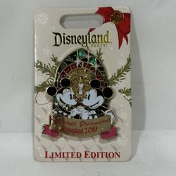 Disneyland Resort ~ Candlelight Processional 2019 ~ Mickey and Minnie ~ LE Pin