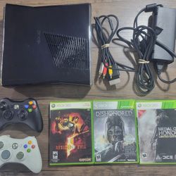 Xbox 360 250 GB Complete With Wires, Controllers And 3 Games!
