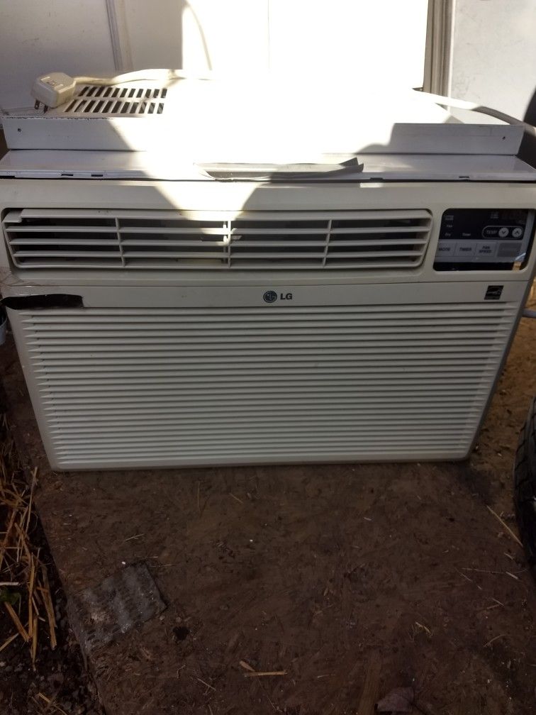 LG  25000 BTU Window Air Conditioner