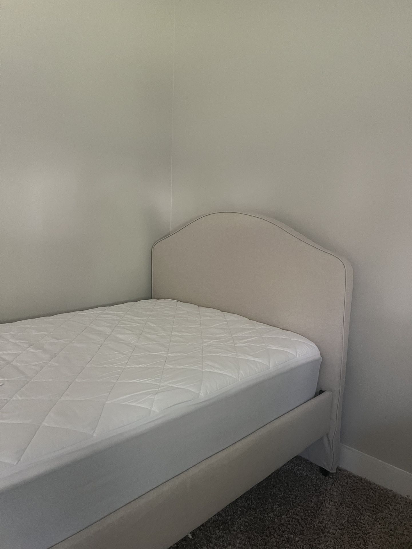 Twin bed with mattress 