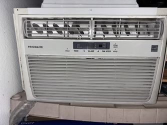Frigidaire FFRE08L3Q111 air conditioner