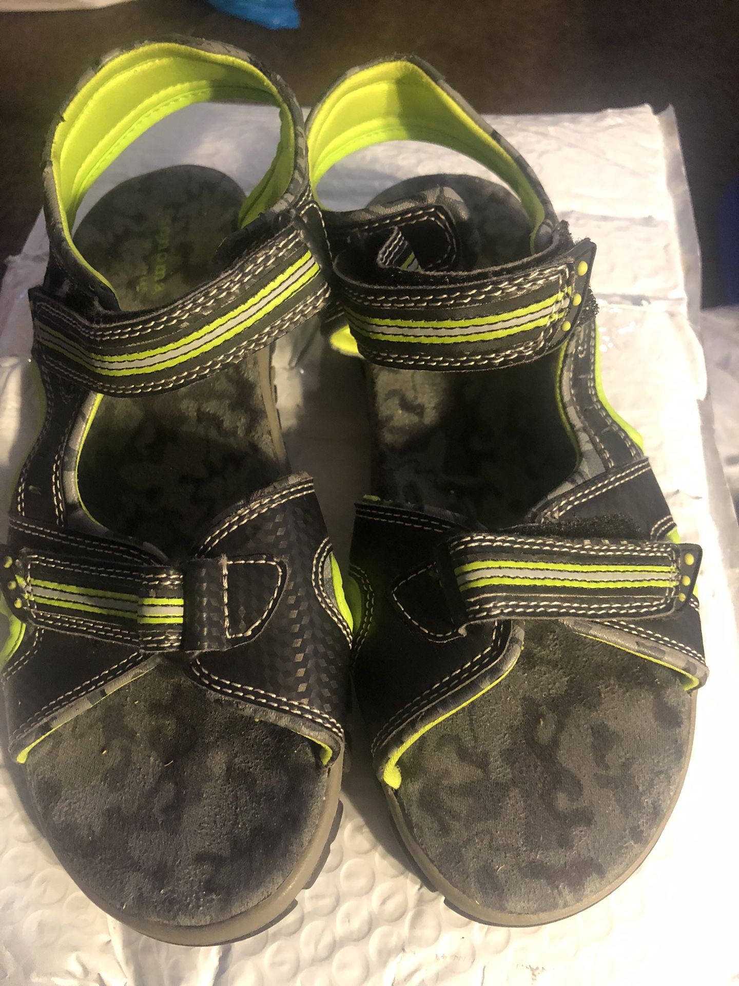 SONOMA Guys Gray&green Sandals. Size 6 M