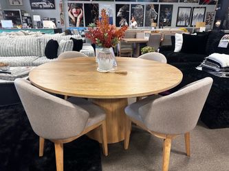 Beautiful round dining table set! $1599 🏠🧡✨