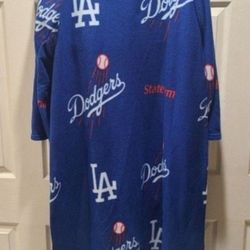 Taking Best Offer. New Condition Never Worn Los Angeles Dodgers Robe, Adult Size. Excellent Condition. TAKING BEST OFFER.