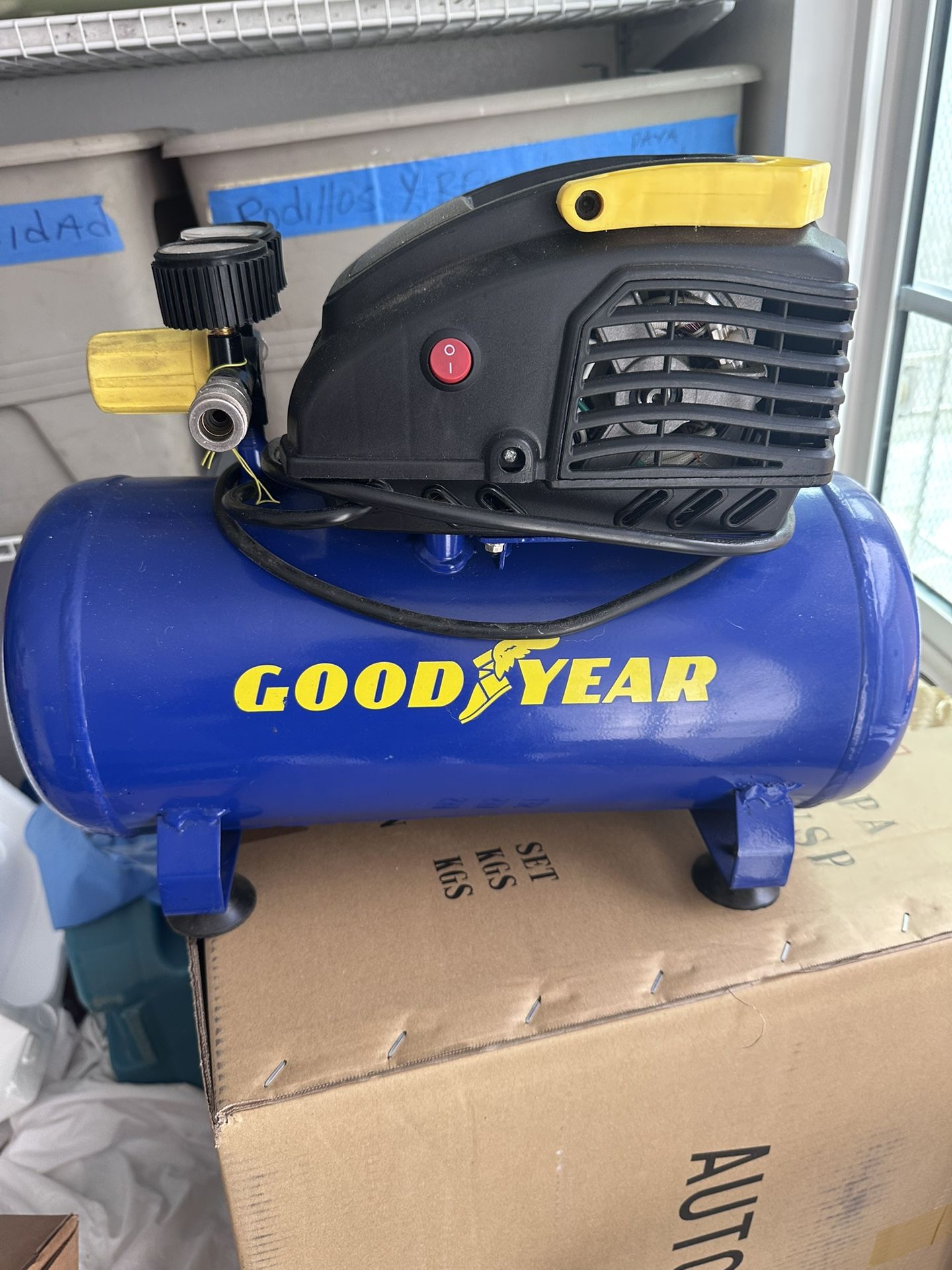 Air Compressor. No Hose