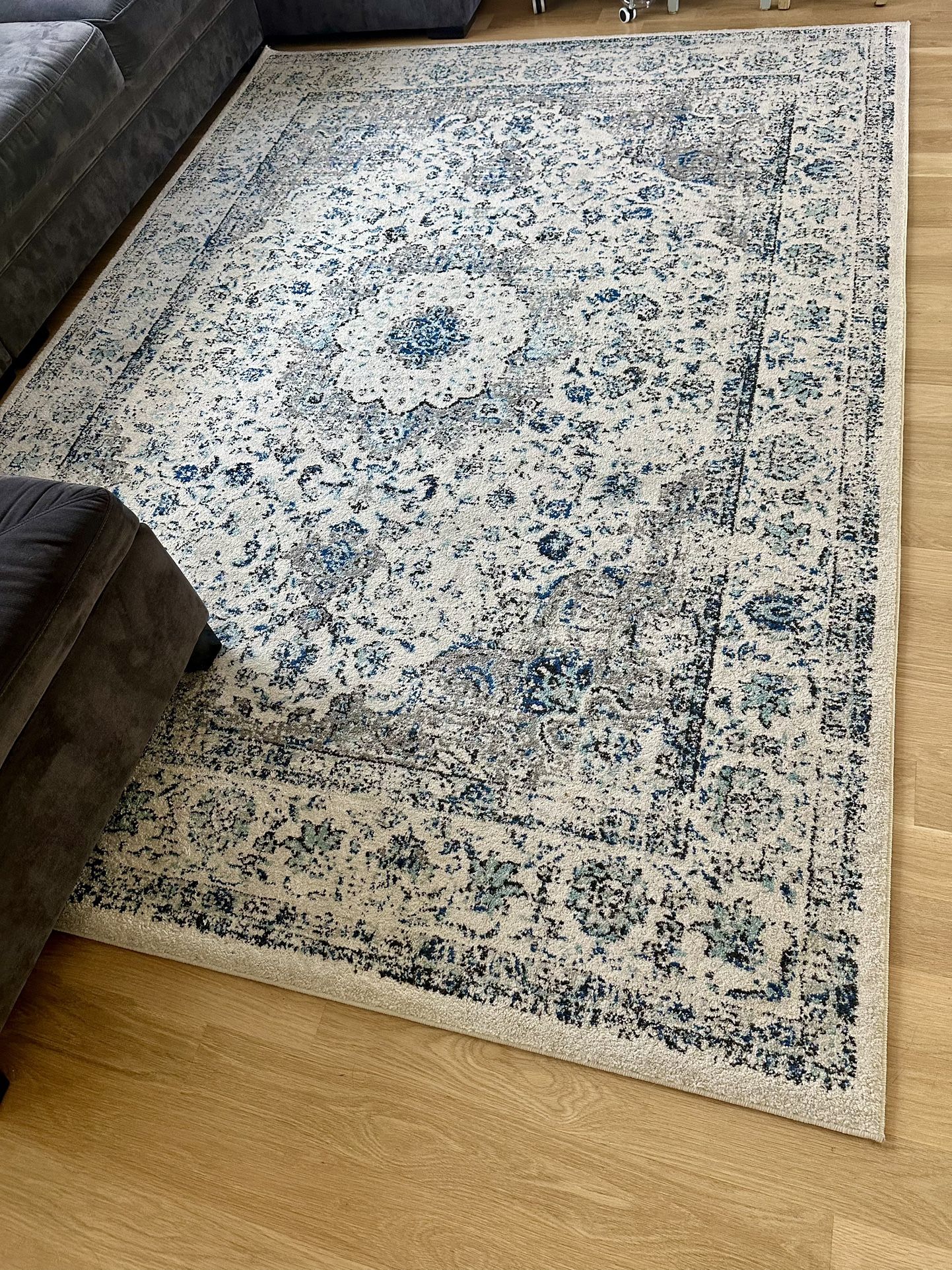 SAFAVIEH Evoke Collection Area Rug - 6'7" x 9', Ivory & Grey, Shabby Chic Oriental Medallion Design