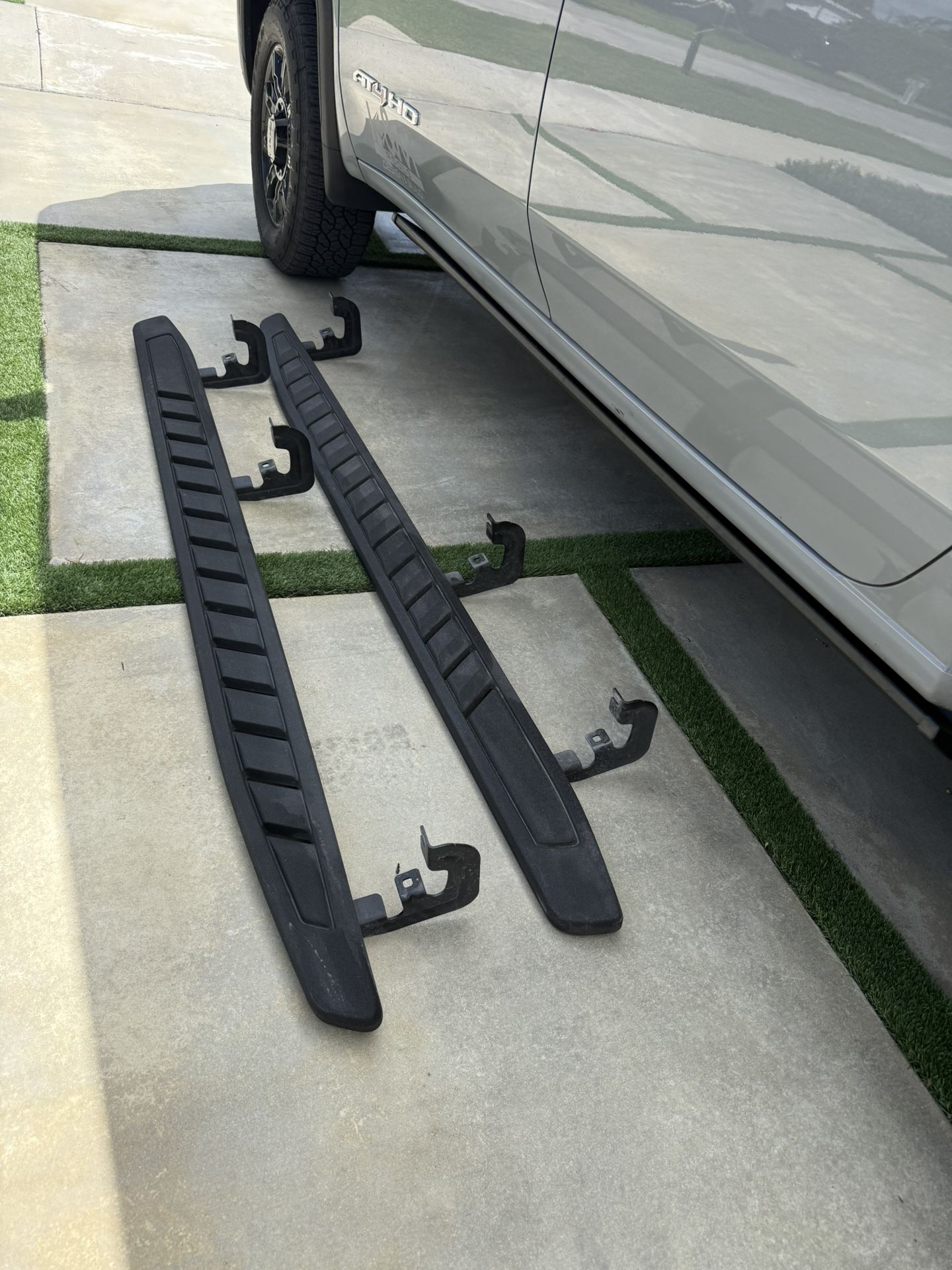 Step Rails Off GMC Sierra 2500 AT4 for Sale in Pembroke Pines, FL - OfferUp