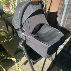 Nuna Mixx Bassinet with Stand