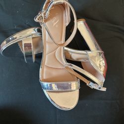 Women’s Size 8 Metallic Silver Open Toe