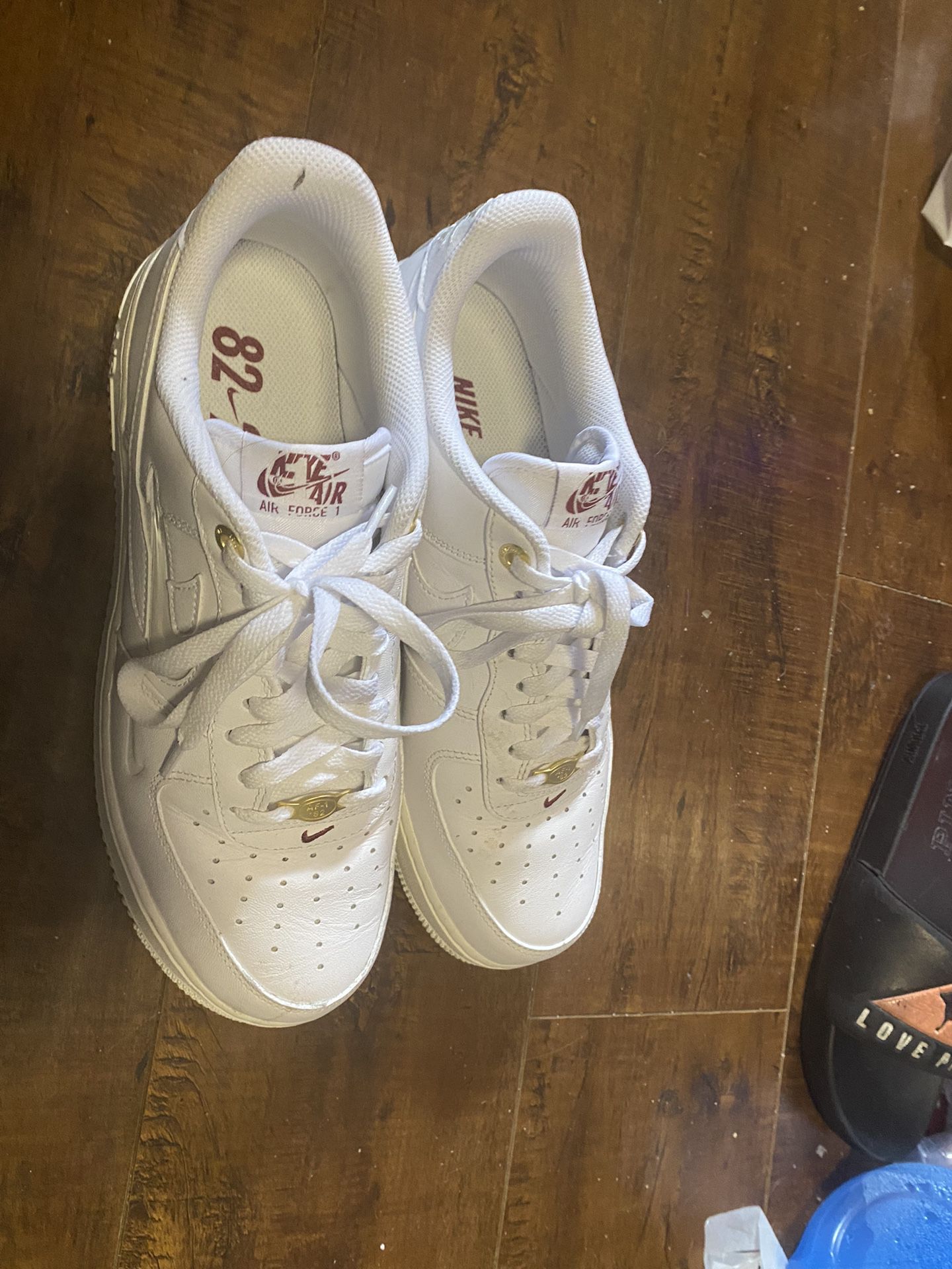 Nike Air Force One 1 AF1 Low Men's Triple White Size 10 Sneakers for Sale  in Vista, CA - OfferUp