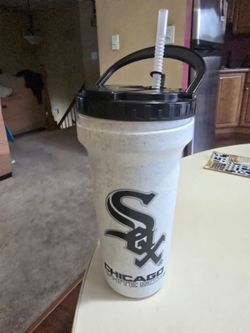 Chicago White Sox Large Plastic Tumbler with Straw