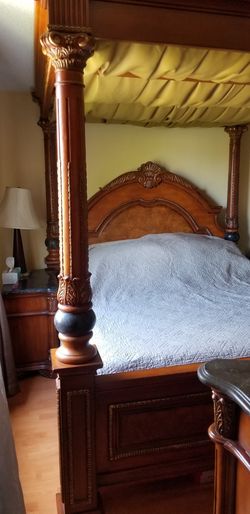 Royal Queen Canopy Bed, vanity, and bedside cabinets