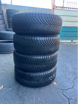 Tengo 4 llantas en buenas condiciones marca MICHELIN 215/55R16 instaladas y balanceadas por el mismo precio $260