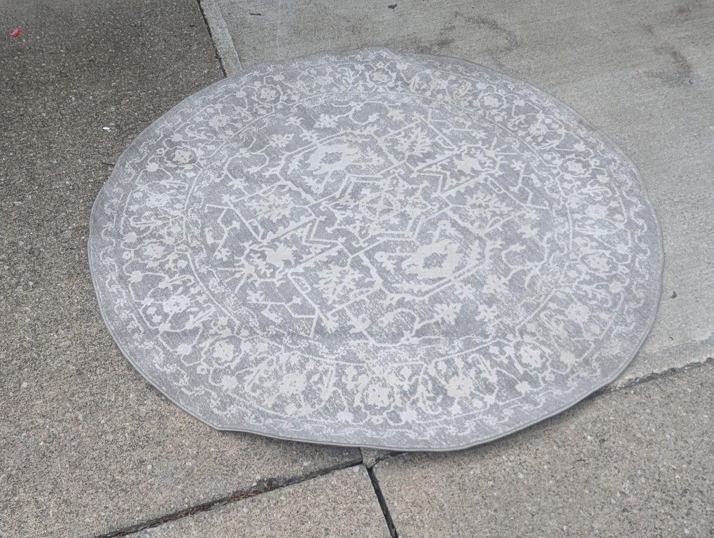 3 Round Rugs To Pick From