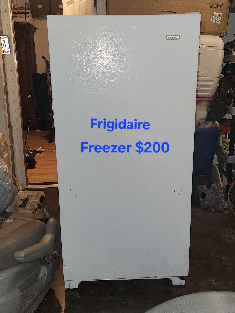 Frigidaire Upright Freezer. Congelador