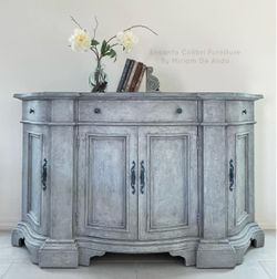 Beautiful Bufett / sideboard cabinet / dresser