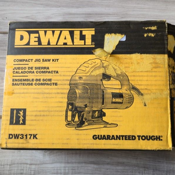DEWALT
5.5 Amp Corded Variable Speed Jig Saw with a Bag and Blade