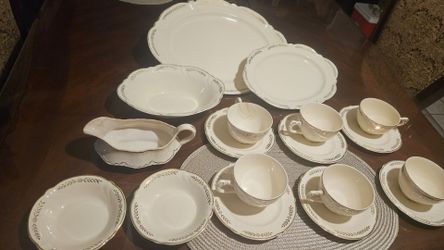 Dinnerware set