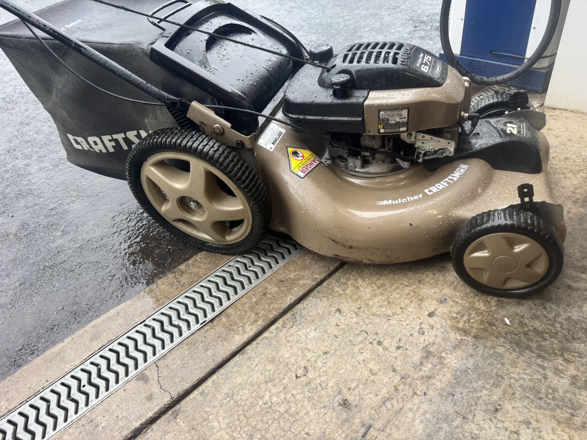 Craftsman Self Propelled Mower 6.75 Hi Output Engine With 21” Cutting Deck And Bag. Runs Good.