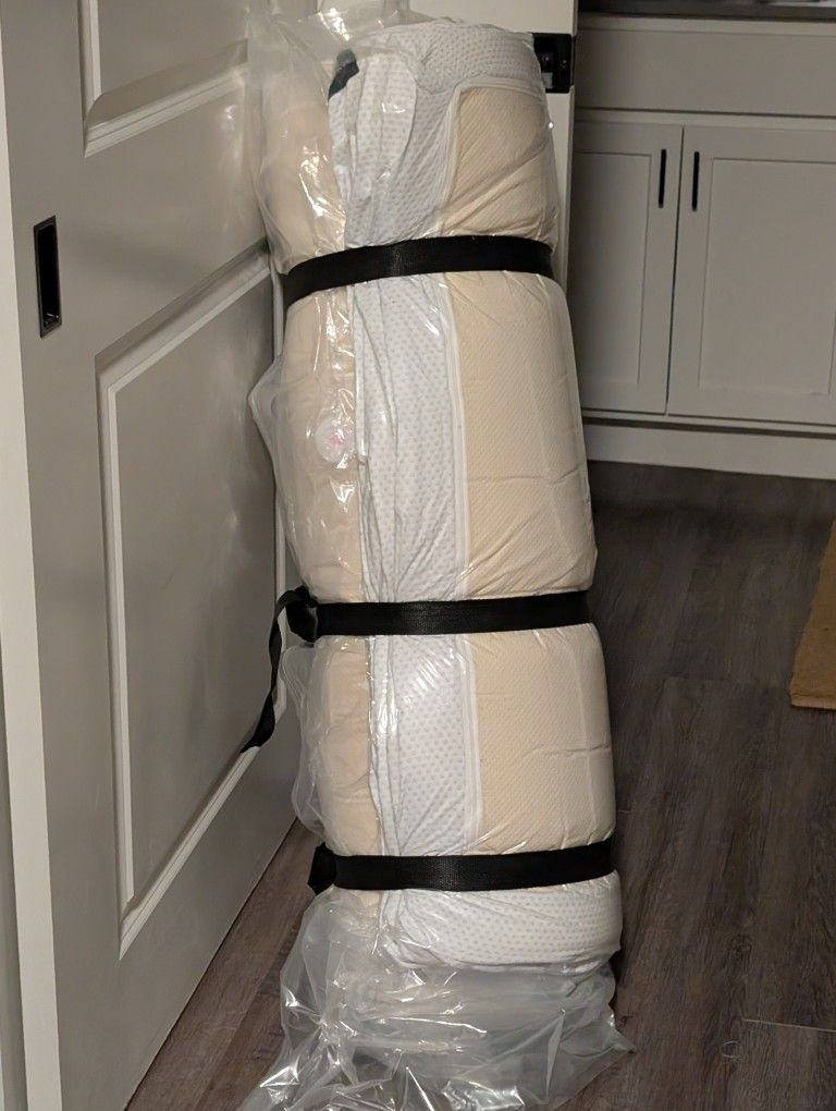 Zinus 8” Twin Memory Foam Mattress + Metal Bed Frame + Vacuum Bag Bundle