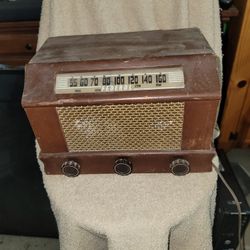 Federal Model 1030 Radio