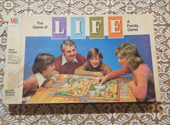 Milton Bradley The Game of Life Board Game