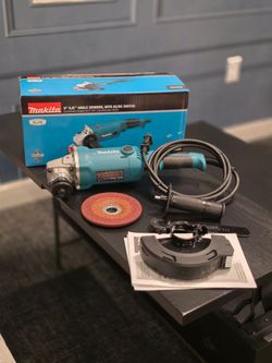 Makita 10.5 Amp 5 in. SJS Angle Grinder Brand NEW
