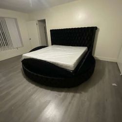 Elegant Eastern Queen Bed Set – Mattress Included