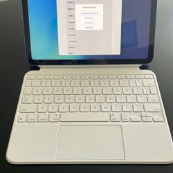 iPad 10.9 inch W/Magic keyboard