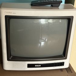 Vintage Classic RCA Colortrac 13” CRT TV 