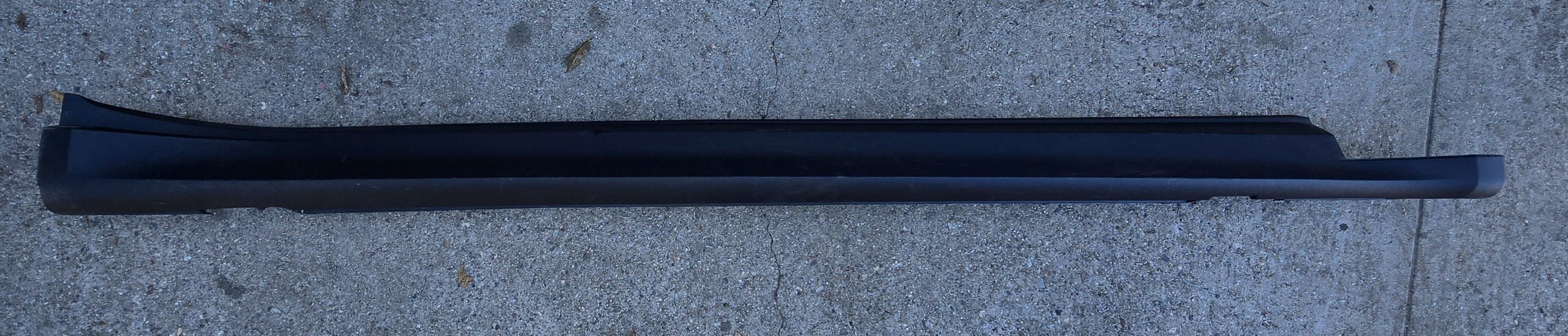 2020 2021 2022 2023 2024 2025 2026 PORSCHE TAYCAN RIGHT PASSENGER ROCKER PANEL MOLDING SKIRT 