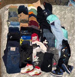 Boys size 2-3t shoes size 7-8c