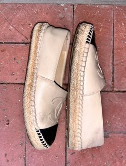 AUTHENTIC CHANEL Interlocking CC Logo  Leather Espadrilles $120.00 • Authentic Chanel leather espadrilles. Selling as is. Prob size 6.  . .  See p