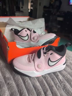 Nike Team Hustle D 11 Pink Size 5.5Y