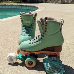 Size 7 Women's Roller Skates -Used