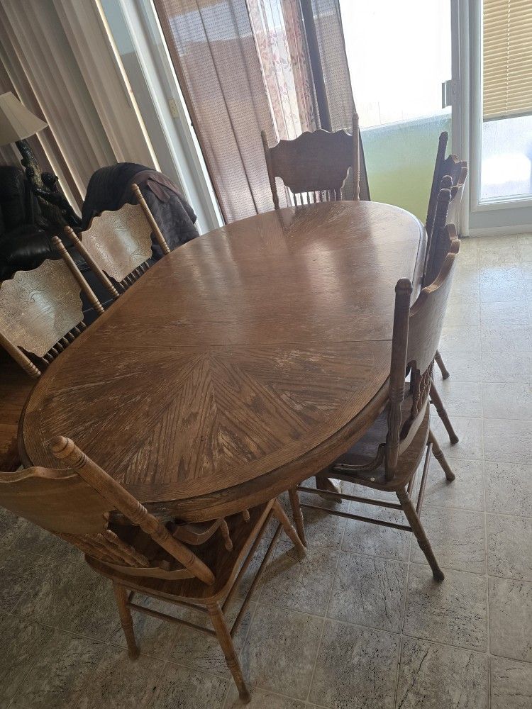 Vintage Wooden Dining Table with 6 Matching Chairs – Solid Oak