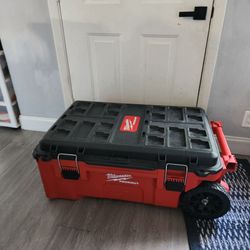 New Milwaukee packout 35" rolling chest toolbox