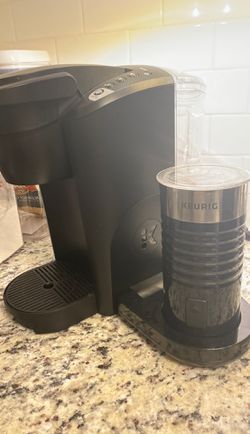 Keurig coffee maker with frother (K Latte)