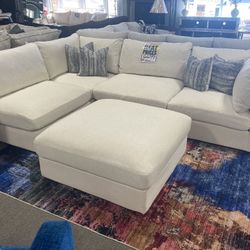 Amazing Sectional! $1,999! Easy Financing! With Ottoman! 💥🛋️🩷 