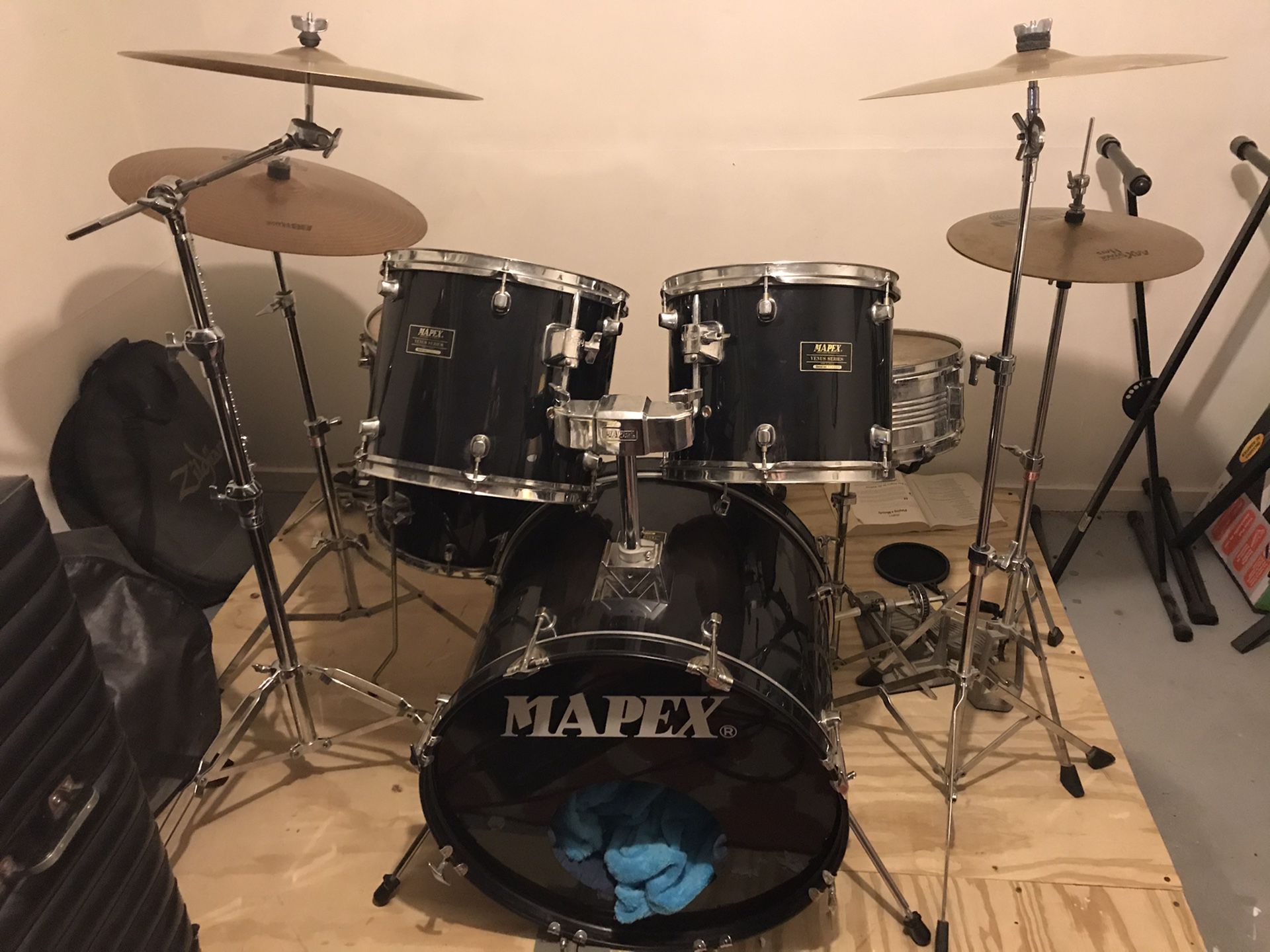 Mapex Venus Series 5 pc kit with all the fixins (hardware, cymbals, carrying cases, etc.) - Negotiable