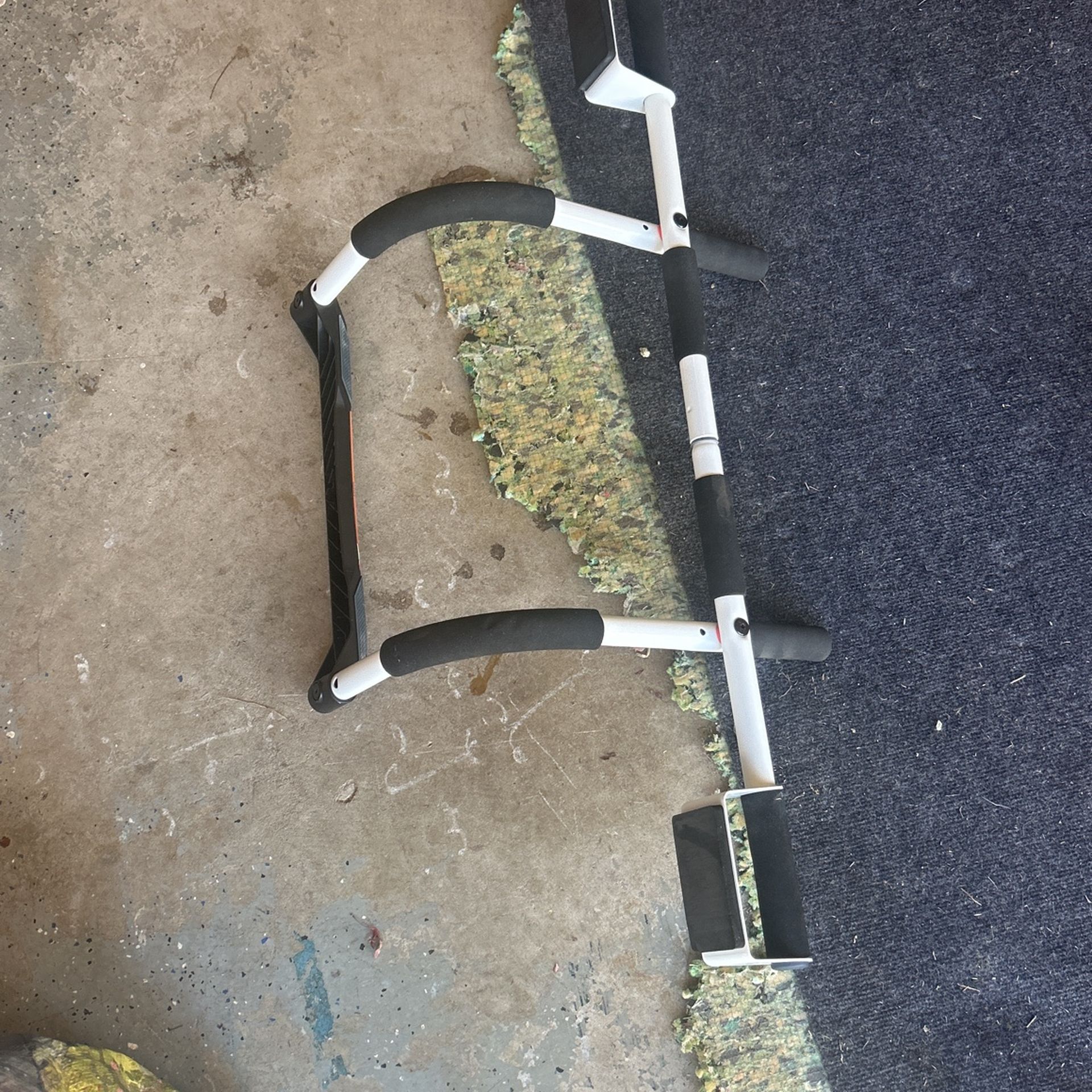 Pull Up Bar