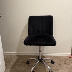 Black Rolling Office Chair – Adjustable Height