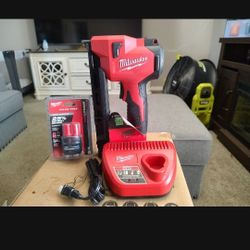 New Milwaukee M12 Cordless Cable Stapler Kit 