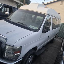 2008 Ford E250 8 Seater