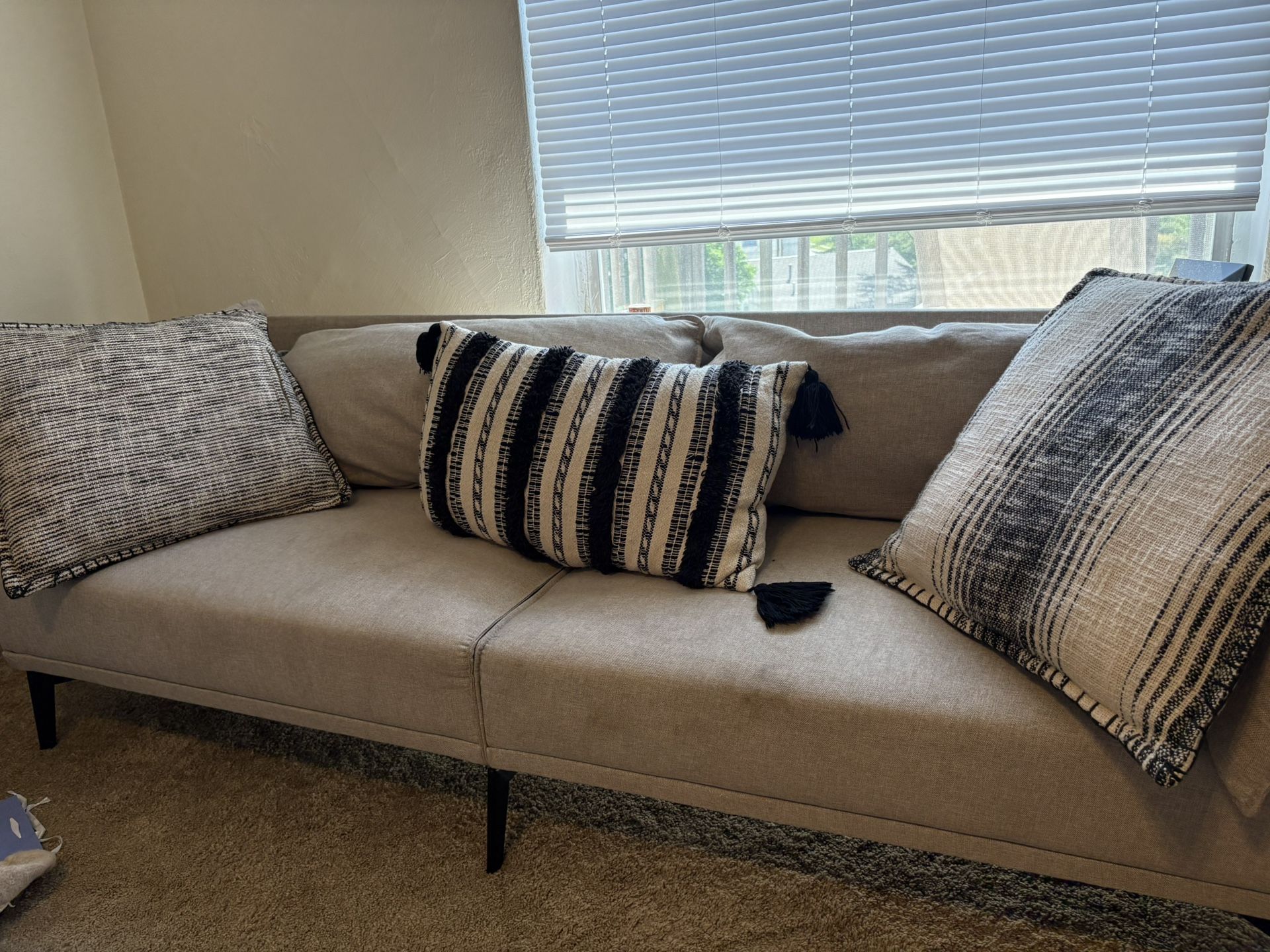 Modern Minimalist Sofa – Good Condition! Neutral Beige, Stylish & Comfortable