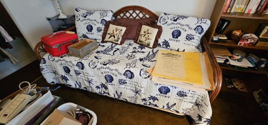 Vintage Rattan trundle daybed