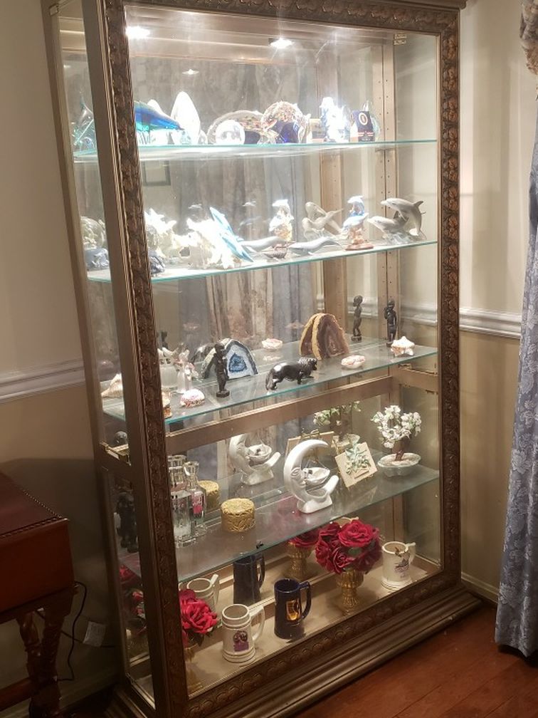 Giltwood Deluxe Curio Cabinet