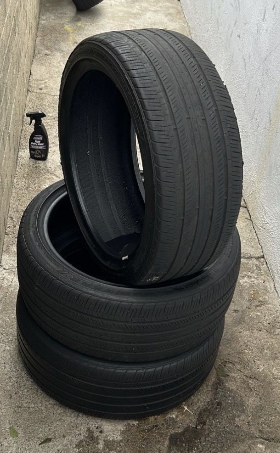 235/40R19 Goodyear Eagle Touring