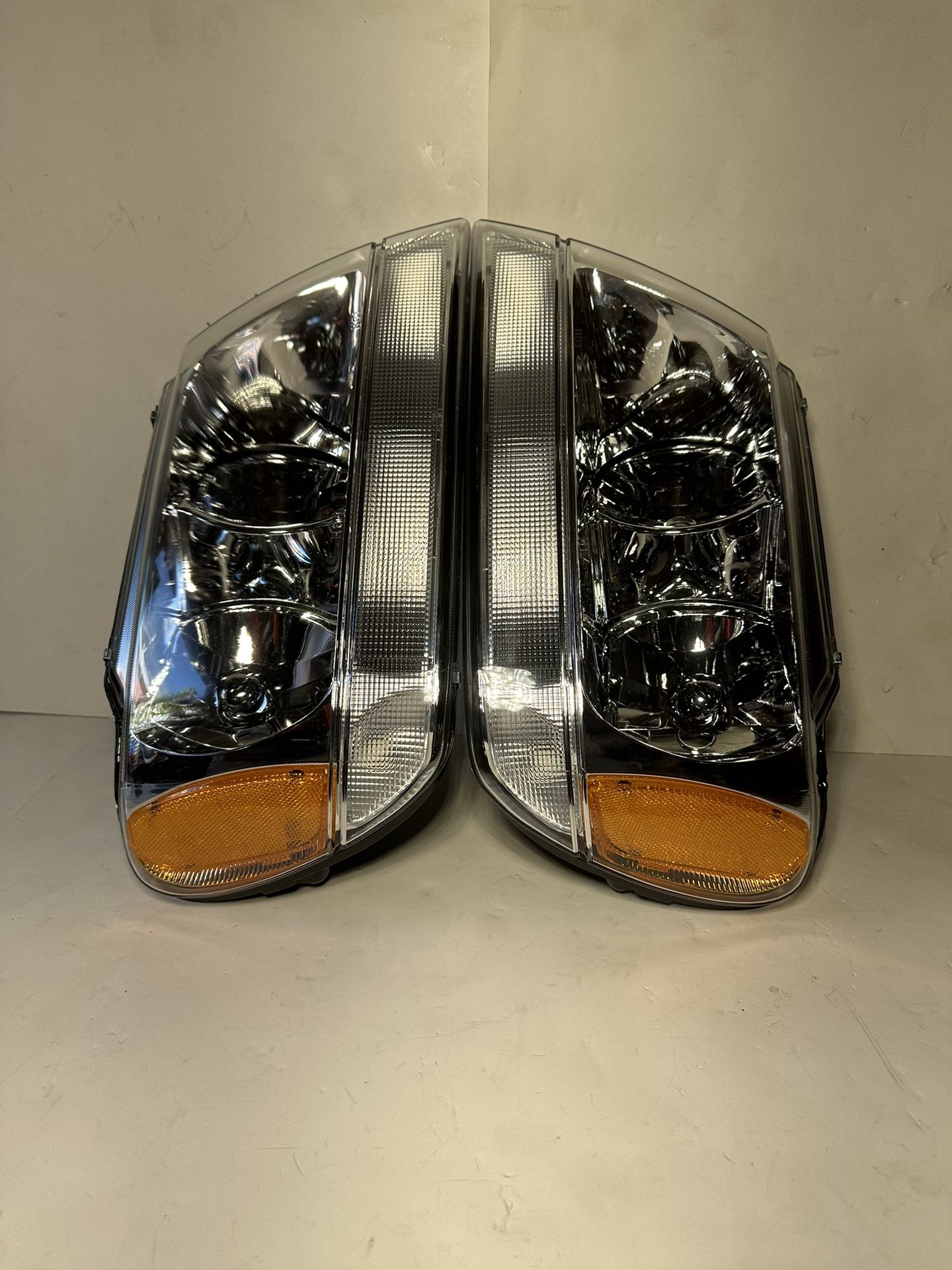 Jeep Grand Cherokee Headlight Year 99-04