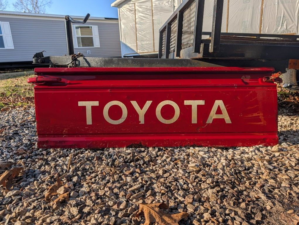 1980s Or 1990s Toyota Pickup Tailgate
